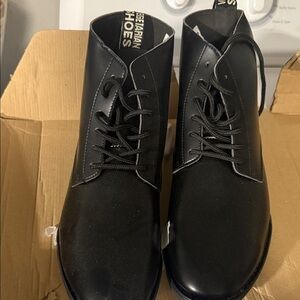 Men’s vegetarian Henry boot black leather size 10.5 New made it in Portugal